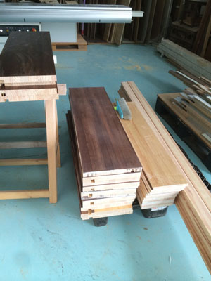 Fatima escalera, gold, Dubái, Carpintería, moma  https://www.carpinteriamoma.com, carpintería, Vigo, reformas, integral, parquet,  armarios,  suelos , diseño , 8888, Pontevedra, ebanistería